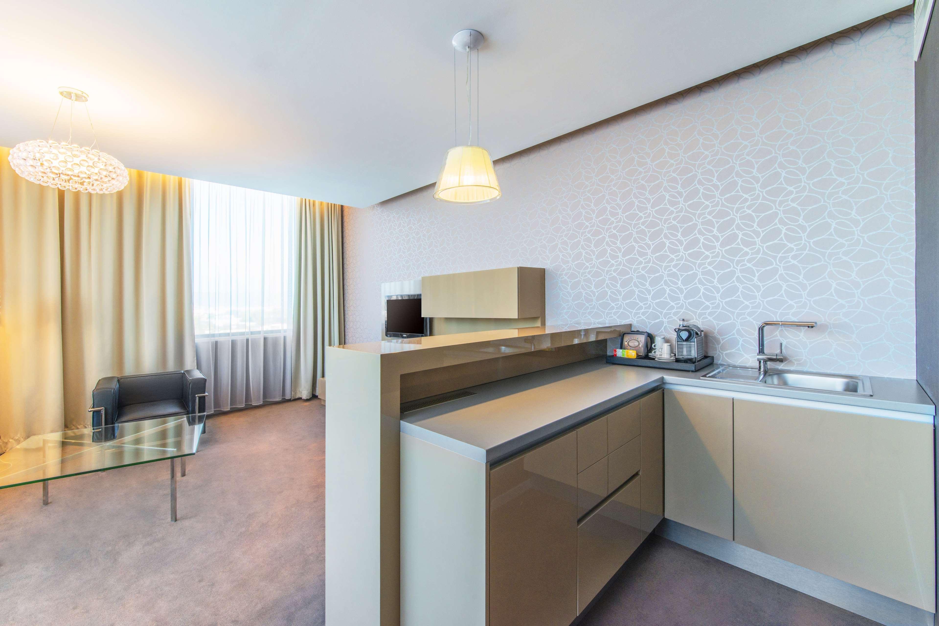 Nh Gate One Hotel